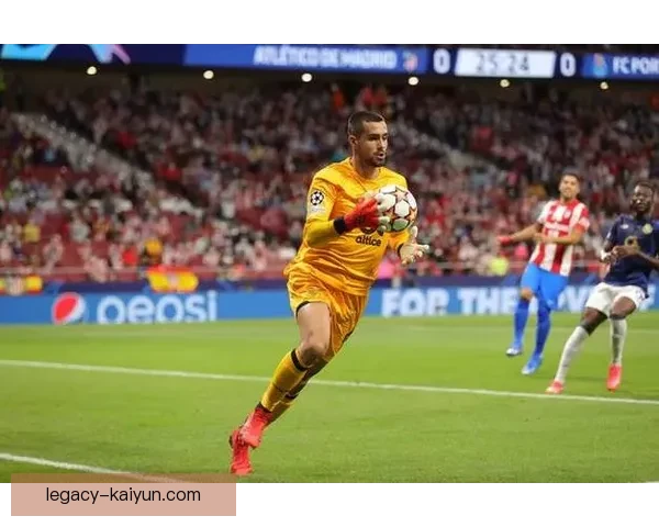 埃德森持续提升技术水平，成为球队后防线的关键支柱