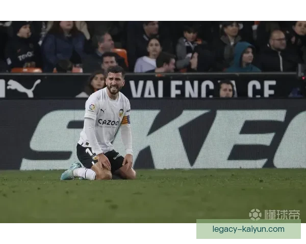 加亚边后卫风格引发关注，展现出色防守与进攻结合能力