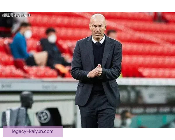 齐达内在职业生涯中持续提升，足球影响力备受关注